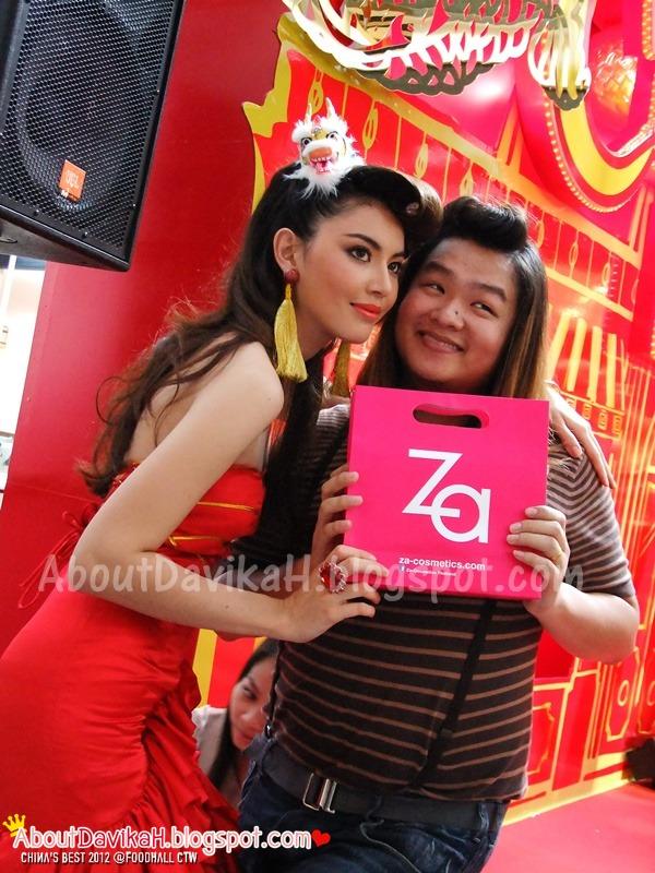 [PICS] โป๊ป ธนวรรธน์ และใหม่ ดาวิกา ในงาน China's Best 2012 at CentralFoodHall CTW