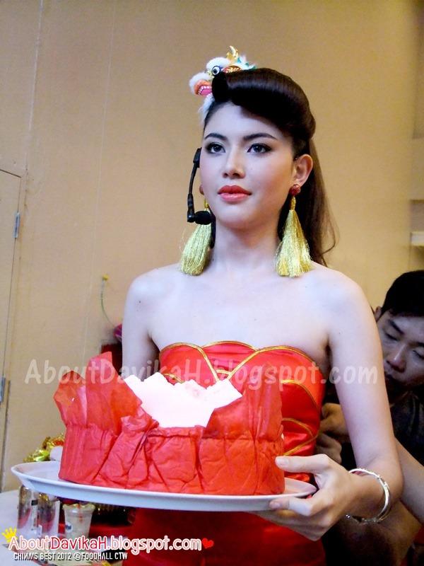 [PICS] โป๊ป ธนวรรธน์ และใหม่ ดาวิกา ในงาน China's Best 2012 at CentralFoodHall CTW