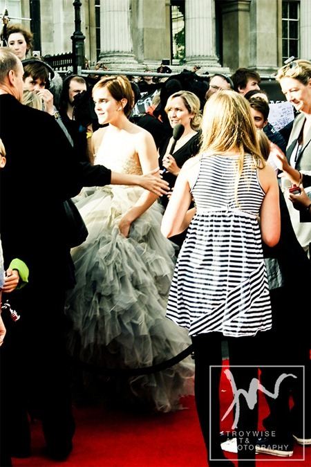 IA AT THE HARRY POTTER AND THE DEATHLY HALLOWS 2 PREMIERE IN LONDON: PHOTOS OF EMMA WATSON BY PHOTOG