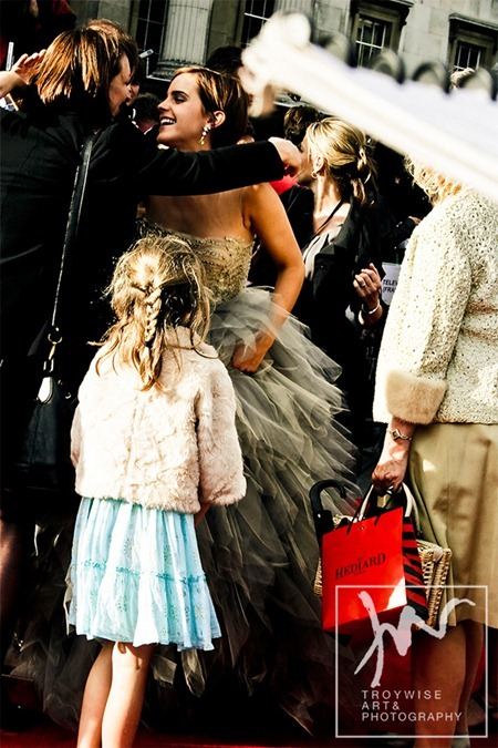 IA AT THE HARRY POTTER AND THE DEATHLY HALLOWS 2 PREMIERE IN LONDON: PHOTOS OF EMMA WATSON BY PHOTOG