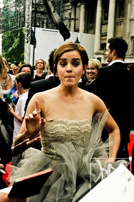 IA AT THE HARRY POTTER AND THE DEATHLY HALLOWS 2 PREMIERE IN LONDON: PHOTOS OF EMMA WATSON BY PHOTOG