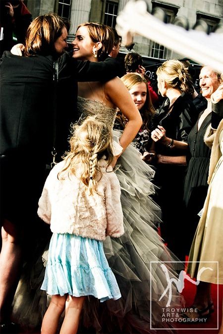 IA AT THE HARRY POTTER AND THE DEATHLY HALLOWS 2 PREMIERE IN LONDON: PHOTOS OF EMMA WATSON BY PHOTOG