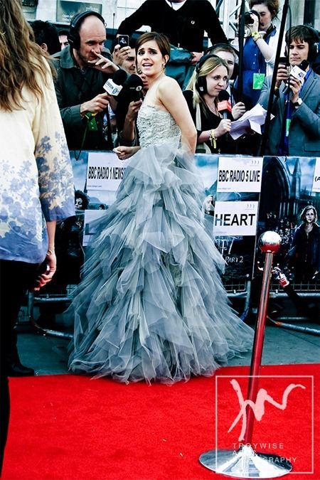 IA AT THE HARRY POTTER AND THE DEATHLY HALLOWS 2 PREMIERE IN LONDON: PHOTOS OF EMMA WATSON BY PHOTOG