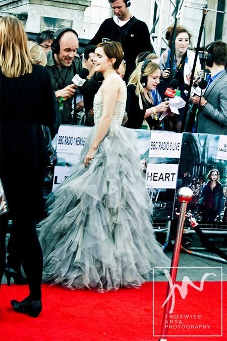 IA AT THE HARRY POTTER AND THE DEATHLY HALLOWS 2 PREMIERE IN LONDON: PHOTOS OF EMMA WATSON BY PHOTOG