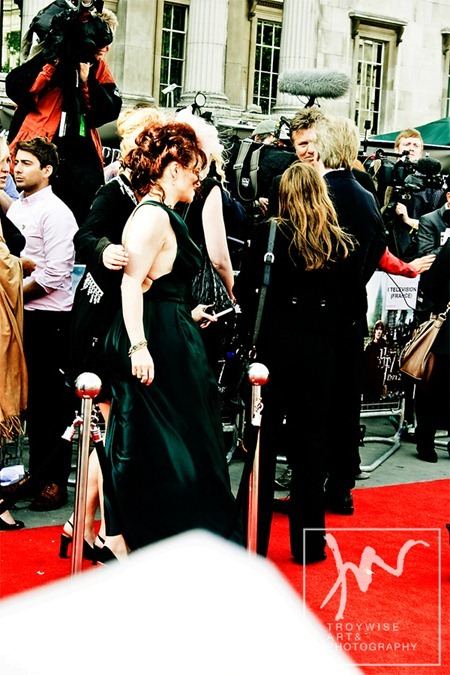 ชอบเธอมาก IA AT THE HARRY POTTER AND THE DEATHLY HALLOWS 2 PREMIERE IN LONDON: PHOTOS OF HELENA BONH