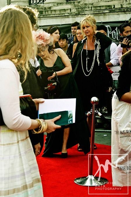 ชอบเธอมาก IA AT THE HARRY POTTER AND THE DEATHLY HALLOWS 2 PREMIERE IN LONDON: PHOTOS OF HELENA BONH