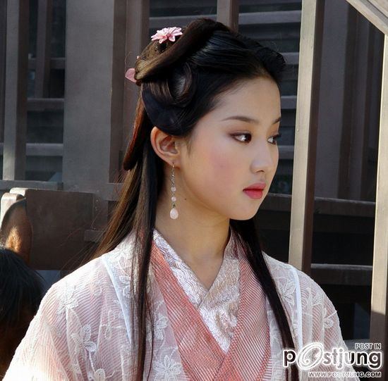 หลิวอี้เฟย - Liu Yi Fei ยอดนางเอกซีรีย์อันดับ 1 ของจีนในขณะนี้