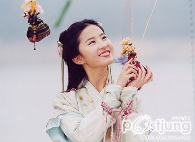 หลิวอี้เฟย - Liu Yi Fei ยอดนางเอกซีรีย์อันดับ 1 ของจีนในขณะนี้