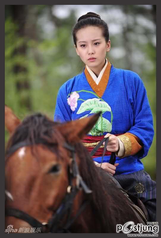 Liu Shi Shi / หลิว ซือ ซือ ดารานางเอกสาวอีกคนหนึ่งที่กำลังเทียบรัศมีกับยอดนางเอกอย่าง หลิว อี้ เฟย อยู่ในตอนนี้