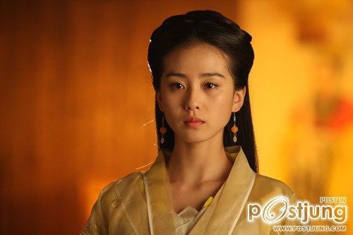 Liu Shi Shi / หลิว ซือ ซือ ดารานางเอกสาวอีกคนหนึ่งที่กำลังเทียบรัศมีกับยอดนางเอกอย่าง หลิว อี้ เฟย อยู่ในตอนนี้