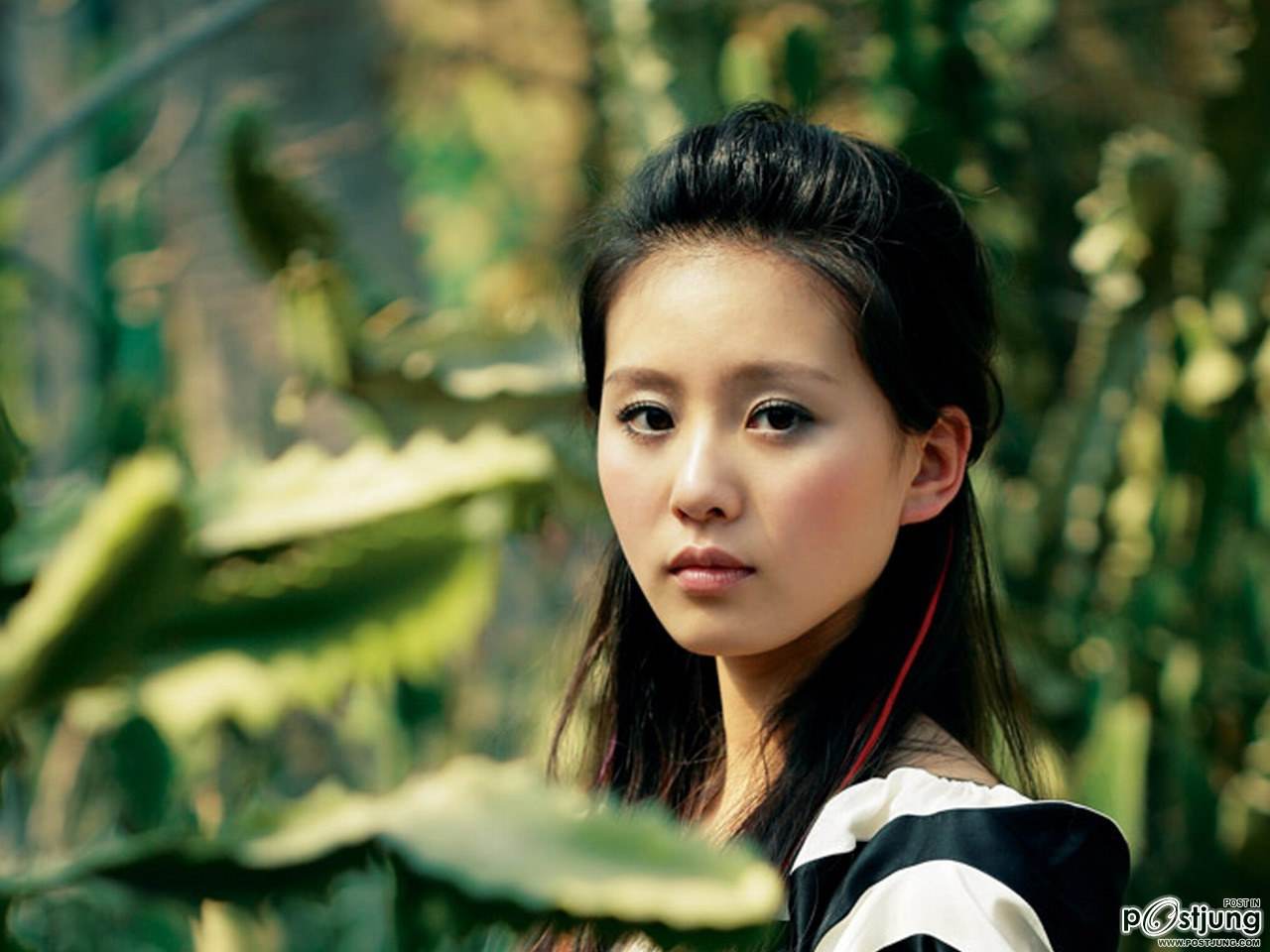 Liu Shi Shi / หลิว ซือ ซือ ดารานางเอกสาวอีกคนหนึ่งที่กำลังเทียบรัศมีกับยอดนางเอกอย่าง หลิว อี้ เฟย อยู่ในตอนนี้