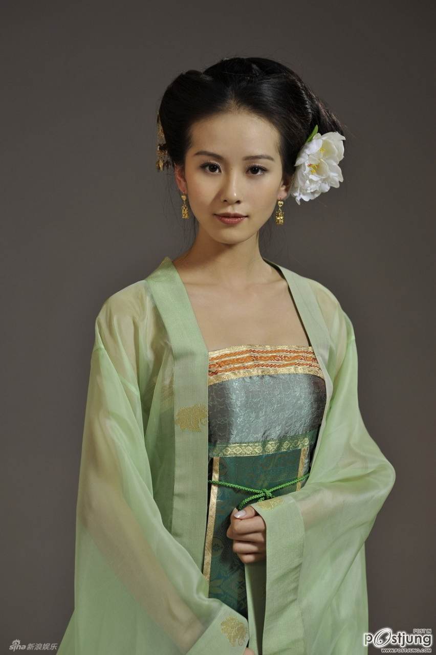 Liu Shi Shi / หลิว ซือ ซือ ดารานางเอกสาวอีกคนหนึ่งที่กำลังเทียบรัศมีกับยอดนางเอกอย่าง หลิว อี้ เฟย อยู่ในตอนนี้