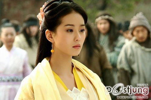 Liu Shi Shi / หลิว ซือ ซือ ดารานางเอกสาวอีกคนหนึ่งที่กำลังเทียบรัศมีกับยอดนางเอกอย่าง หลิว อี้ เฟย อยู่ในตอนนี้
