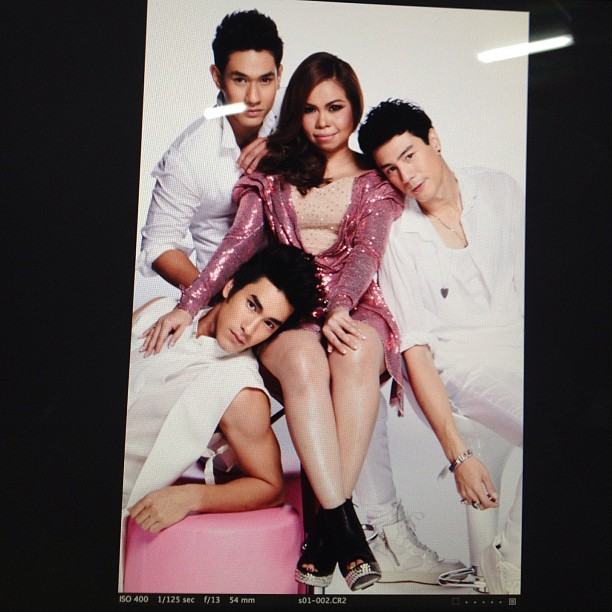 ตุ๊กกี้-ณเดชน์-โดม-อ๋อม ถ่ายแบบนิตยสาร Oops! ฉบับวันวาเลนไทน์