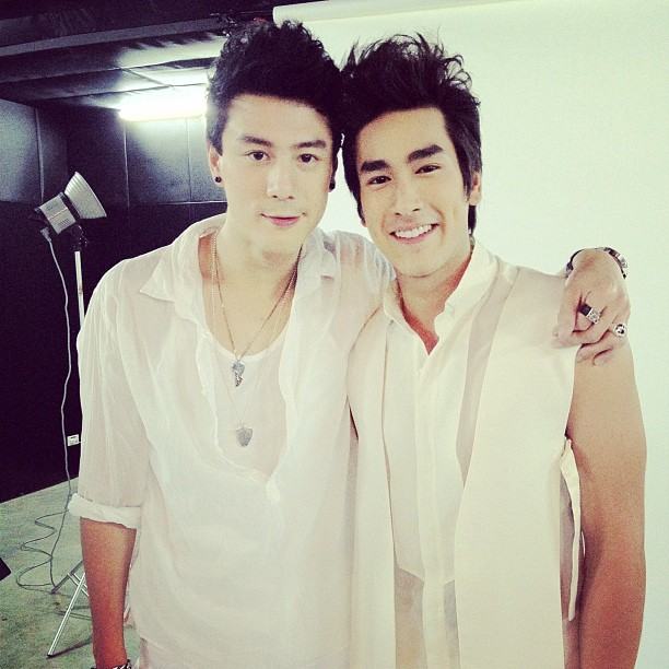 ตุ๊กกี้-ณเดชน์-โดม-อ๋อม ถ่ายแบบนิตยสาร Oops! ฉบับวันวาเลนไทน์
