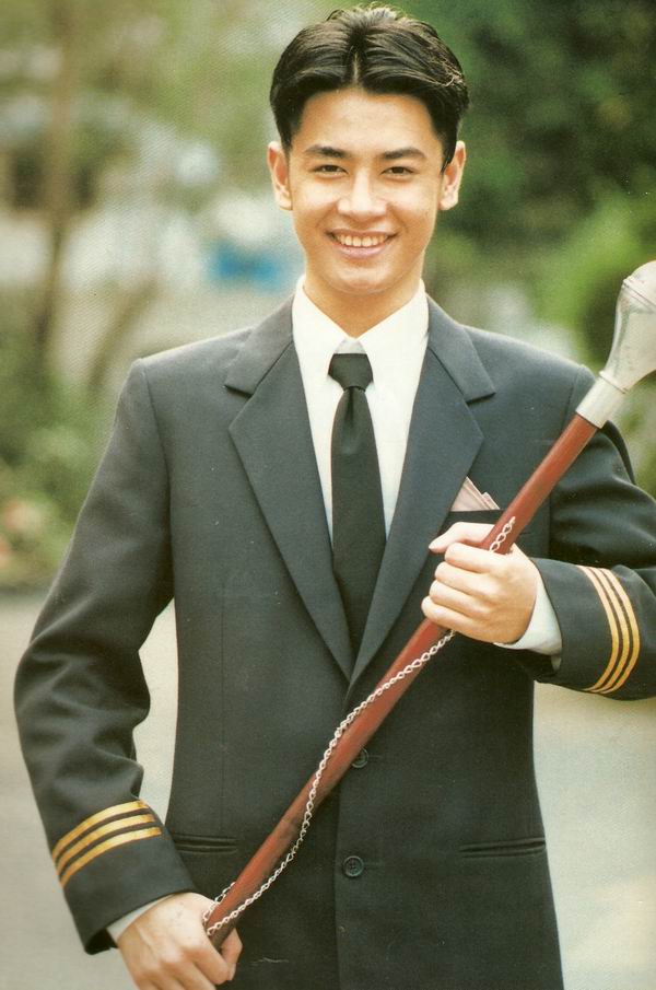 ออย ธนา นี่แหละหนุ่มหล่อขั้นเทพตัวจริง