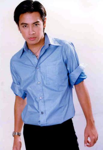ออย ธนา นี่แหละหนุ่มหล่อขั้นเทพตัวจริง