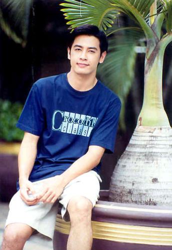 ออย ธนา นี่แหละหนุ่มหล่อขั้นเทพตัวจริง