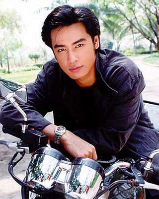 ออย ธนา นี่แหละหนุ่มหล่อขั้นเทพตัวจริง