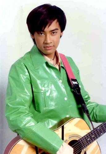 ออย ธนา นี่แหละหนุ่มหล่อขั้นเทพตัวจริง