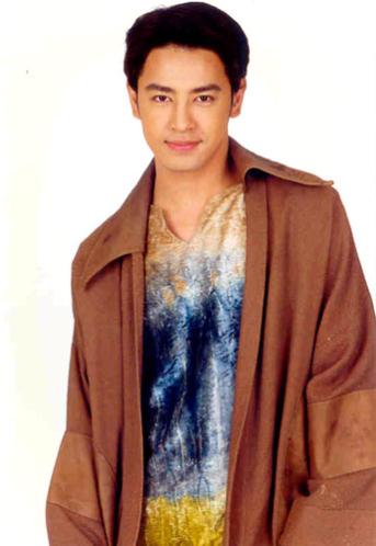 ออย ธนา นี่แหละหนุ่มหล่อขั้นเทพตัวจริง