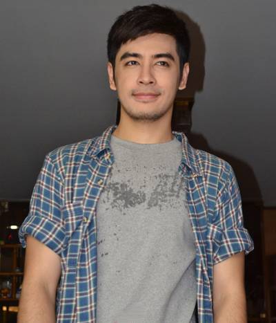 ออย ธนา นี่แหละหนุ่มหล่อขั้นเทพตัวจริง