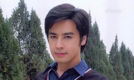 ออย ธนา นี่แหละหนุ่มหล่อขั้นเทพตัวจริง