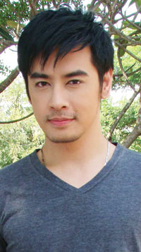 ออย ธนา นี่แหละหนุ่มหล่อขั้นเทพตัวจริง