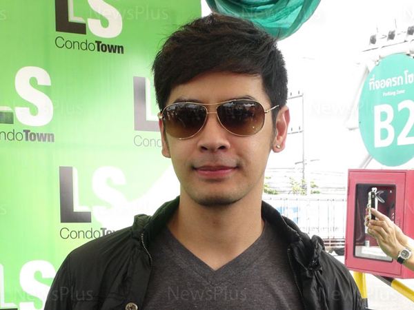 ออย ธนา นี่แหละหนุ่มหล่อขั้นเทพตัวจริง