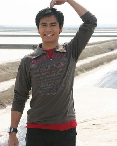 ออย ธนา นี่แหละหนุ่มหล่อขั้นเทพตัวจริง