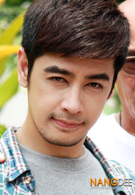 ออย ธนา นี่แหละหนุ่มหล่อขั้นเทพตัวจริง
