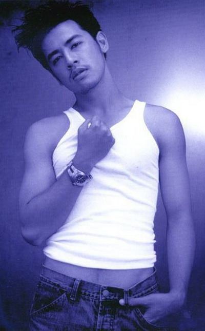 ออย ธนา นี่แหละหนุ่มหล่อขั้นเทพตัวจริง