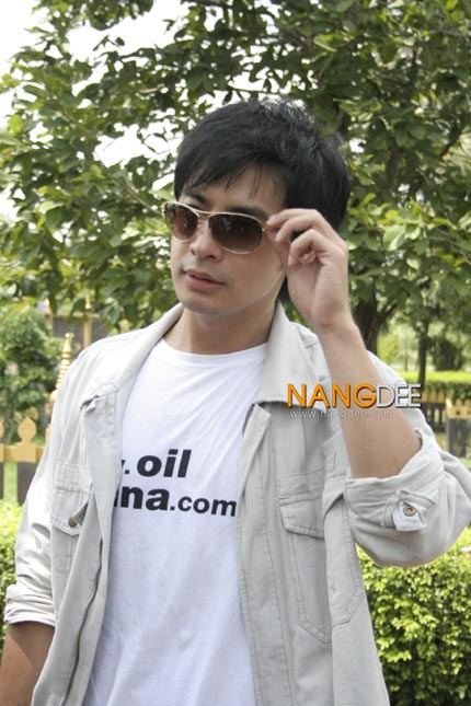 ออย ธนา นี่แหละหนุ่มหล่อขั้นเทพตัวจริง