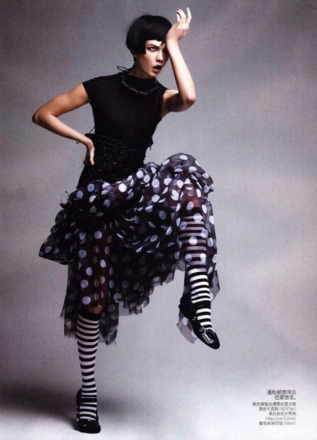 VOGUE CHINA: KARLIE KLOSS IN "GRAPHIC PLAY" BY PHOTOGRAPHER PATRICK DEMARCHELIER