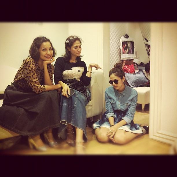 Chompoo Araya w/ friend @Instagram