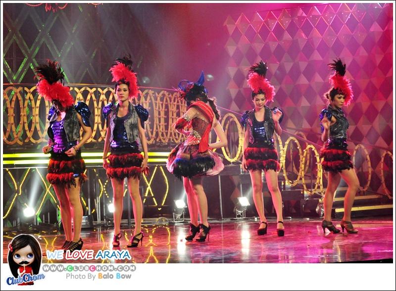 ชมพู่ อารยา ในรายการราตรีสโมสร