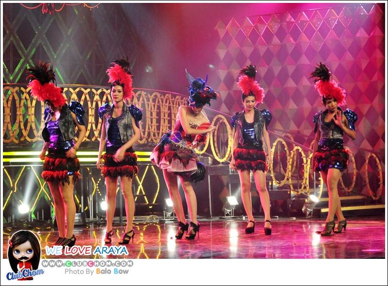 ชมพู่ อารยา ในรายการราตรีสโมสร