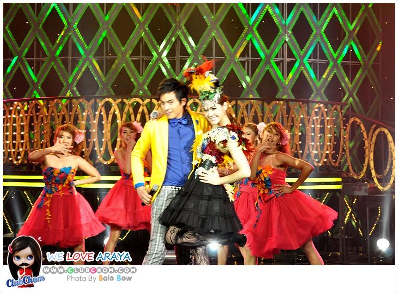 ชมพู่ อารยา ในรายการราตรีสโมสร