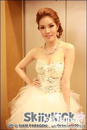 เกรซ ในชุดเจ้าสาว