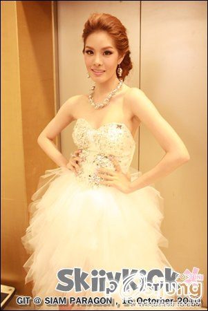 เกรซ ในชุดเจ้าสาว