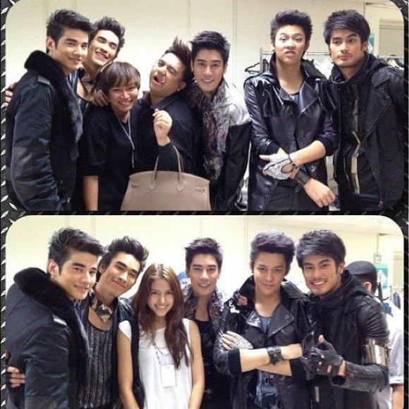 แอบดู! หนุ่มๆ 4+1 เฮฮาหลังเวทีคอนเสิร์ต