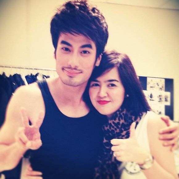 แอบดู! หนุ่มๆ 4+1 เฮฮาหลังเวทีคอนเสิร์ต