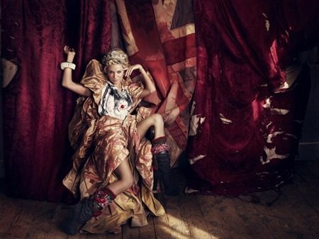 WE &hearts; VIVIENNE WESTWOOD: SIENNA MILLER, VIVIENNE WESTWOOD & ANDREAS KRONTHALER FOR COMIC RELIEF CAMPA