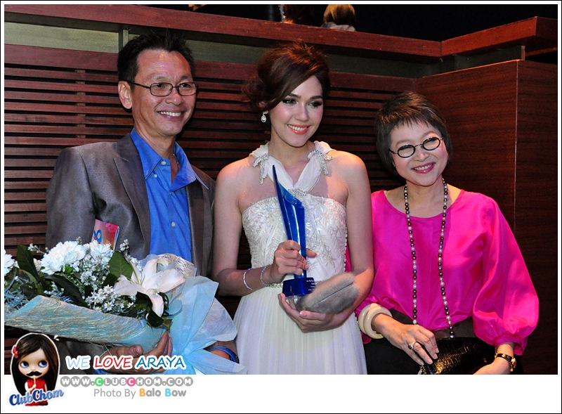 ชมพู่ อารยา นักแสดงนำหญิงยอดเยี่ยมในคมชัดลึกอวอร์ดครั้งที่9