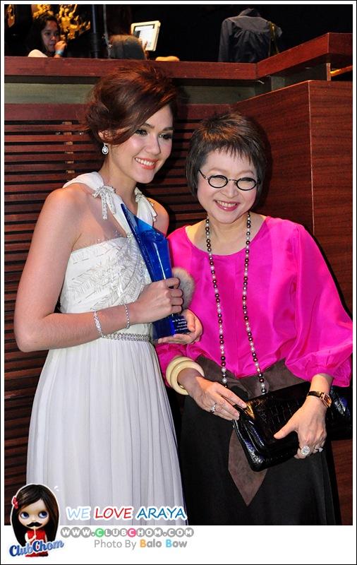 ชมพู่ อารยา นักแสดงนำหญิงยอดเยี่ยมในคมชัดลึกอวอร์ดครั้งที่9