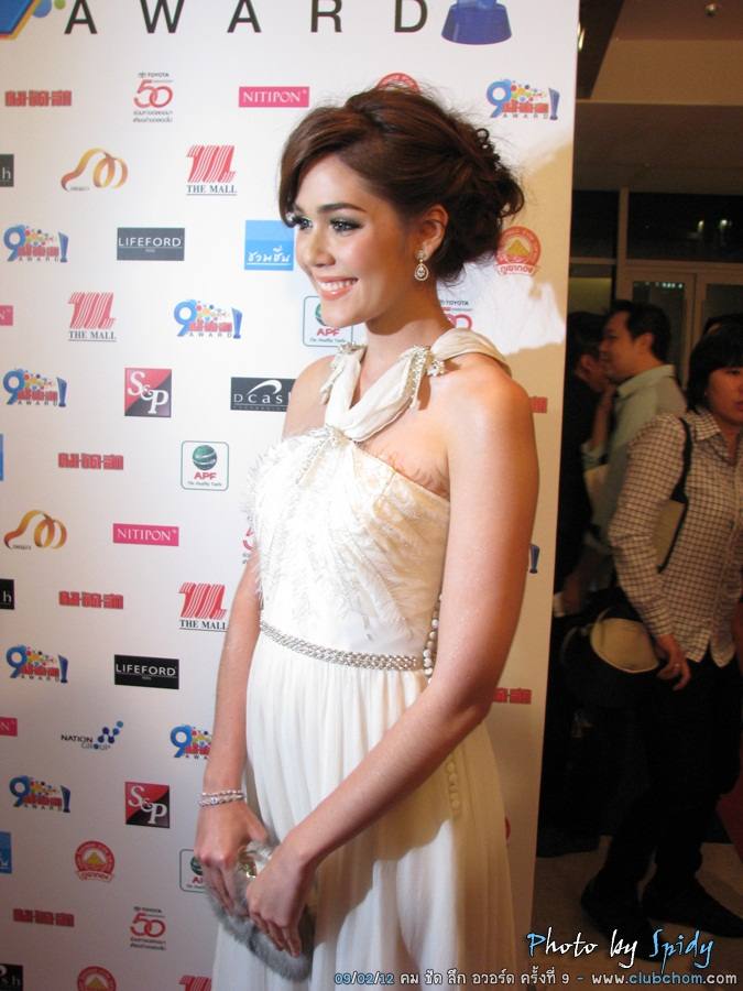 ชมพู่ อารยา สวยสง่าดุจเจ้าหญิงในงานคมชัดลึกอวอร์ด