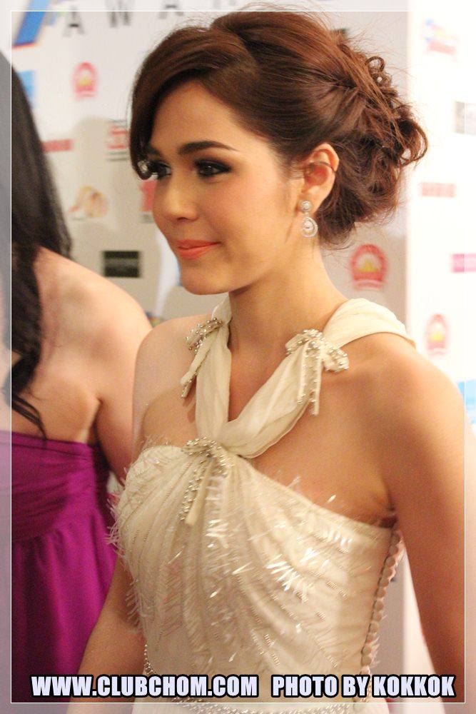 ชมพู่ อารยา สวยสง่าดุจเจ้าหญิงในงานคมชัดลึกอวอร์ด