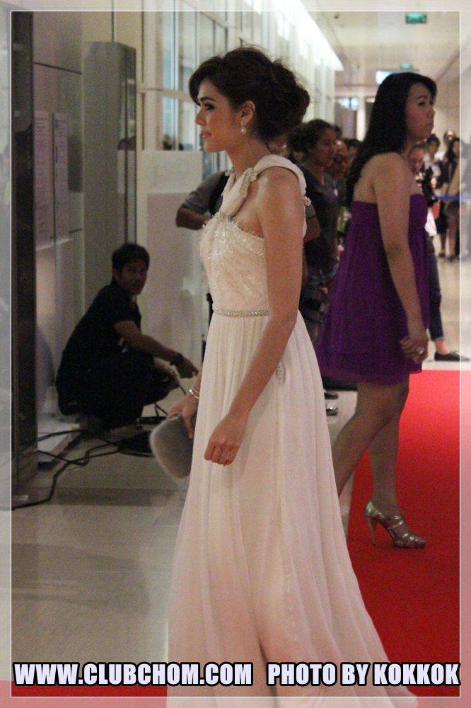 ชมพู่ อารยา สวยสง่าดุจเจ้าหญิงในงานคมชัดลึกอวอร์ด