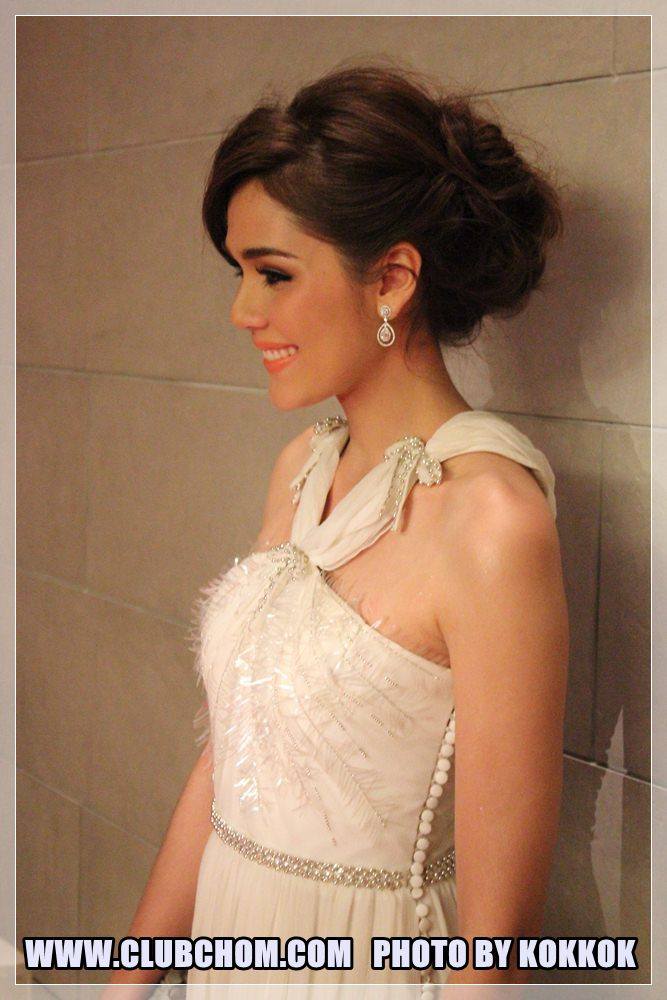 ชมพู่ อารยา สวยสง่าดุจเจ้าหญิงในงานคมชัดลึกอวอร์ด