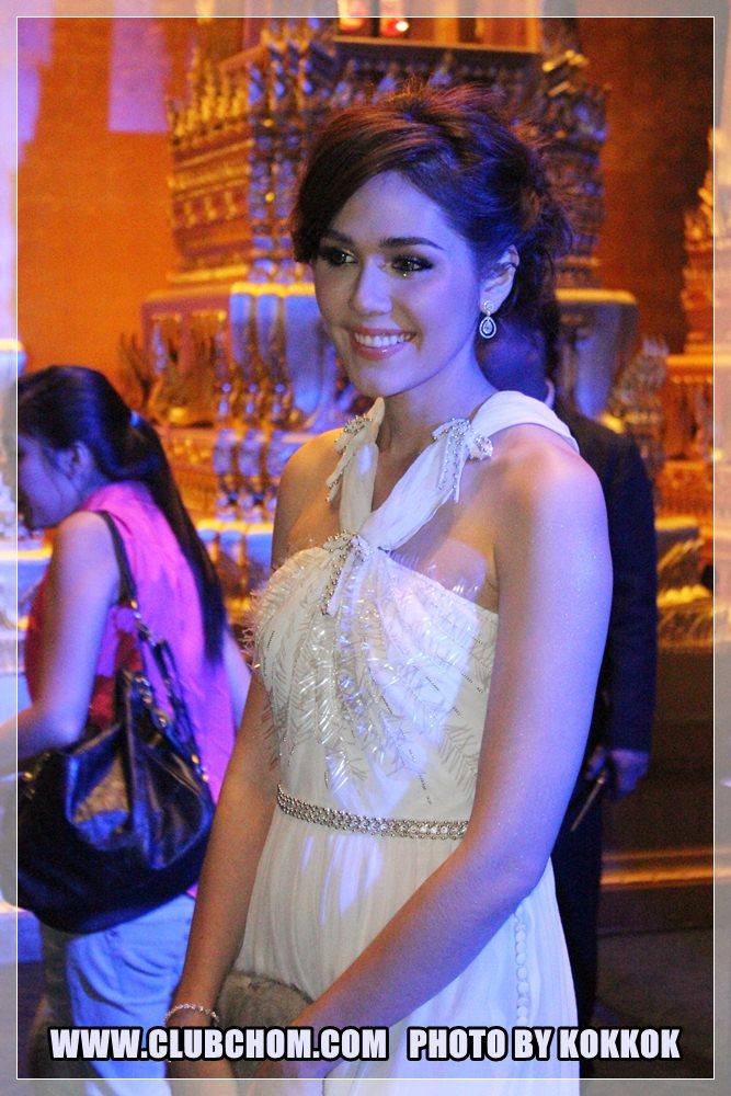 ชมพู่ อารยา สวยสง่าดุจเจ้าหญิงในงานคมชัดลึกอวอร์ด